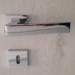 Flitsaanbieding Maniglia per porta quadra Fabiola cromo lucido Poggi e Mariani 7223